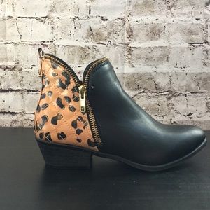 NWOT Betseyville Black & Leopard Booties 6